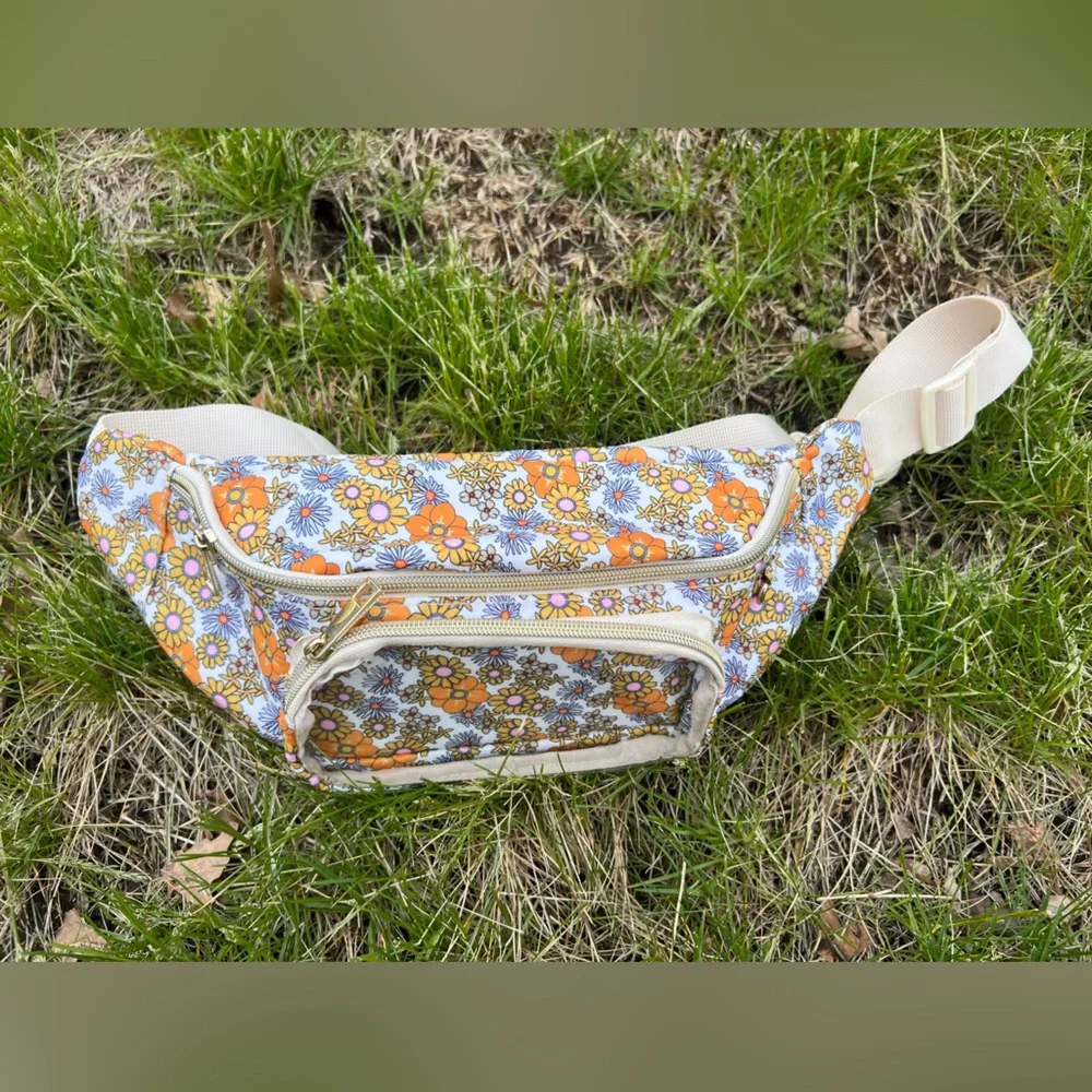 Chic Fanny Pack - Picture 1 of 6